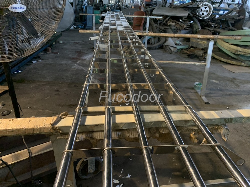 Song Ngang rolling doors with powder coating, Horizontal mesh rolling doors