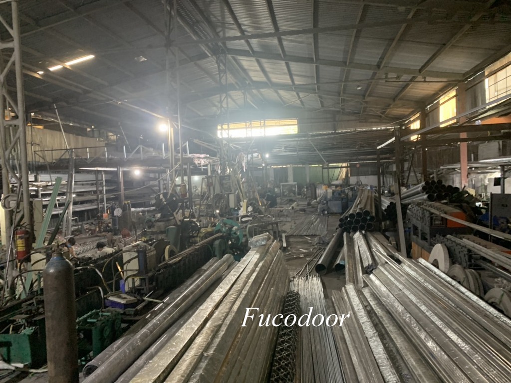 ទ្វាររមូរវែងធ្វើពីដែកលាបពណ៌សម្រាប់រោងចក្រ ទ្វាររមូរវែងទំនើប