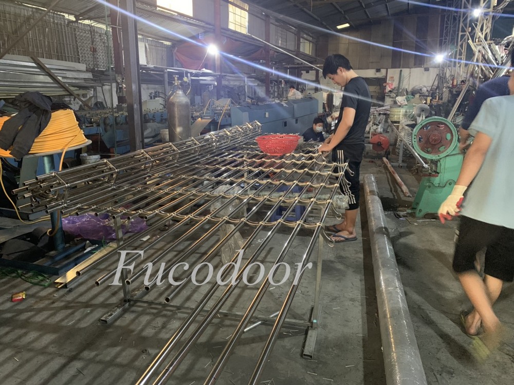 Cửa cuốn lưới song ngang inox vuông, cửa cuốn khớp thoáng 20x20, cửa cuốn khớp thoáng phi 19, tại Hải Dương 