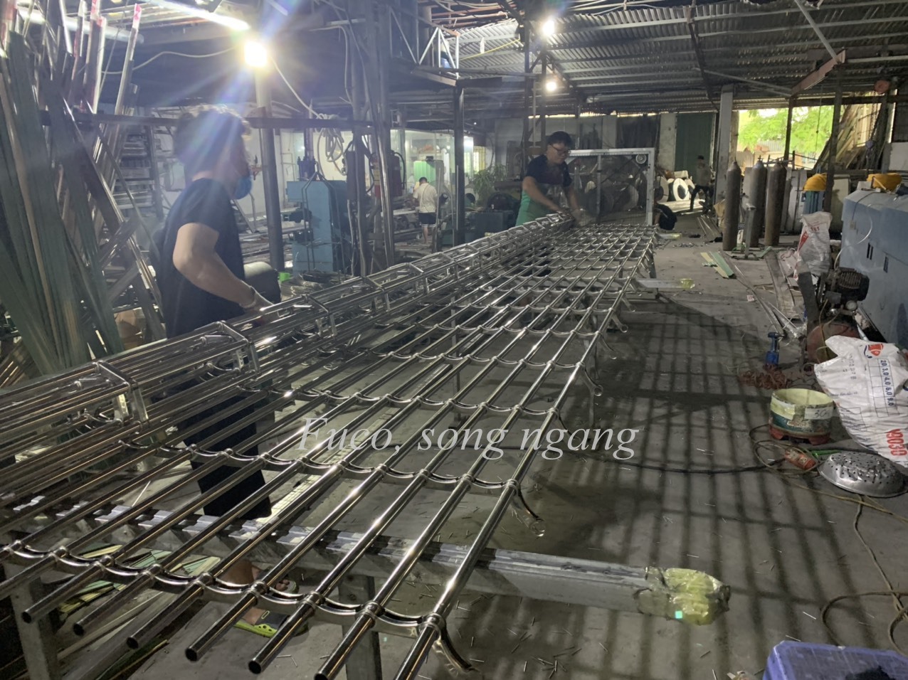Cửa cuốn lưới song ngang inox vuông, cửa cuốn khớp thoáng 20x20, cửa cuốn khớp thoáng phi 19, tại Hải Dương 
