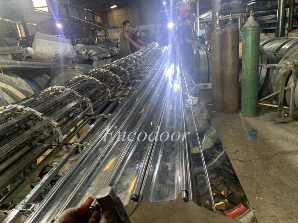 Báo giá cửa cuốn song ngang tại Hà Nội, loại vuông 20x20, fucodoor