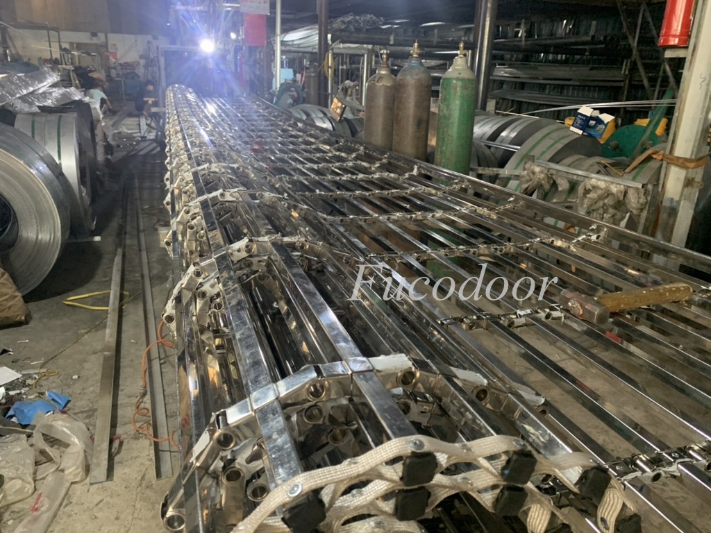 Báo giá cửa cuốn song ngang tại Hà Nội, loại vuông 20x20, fucodoor