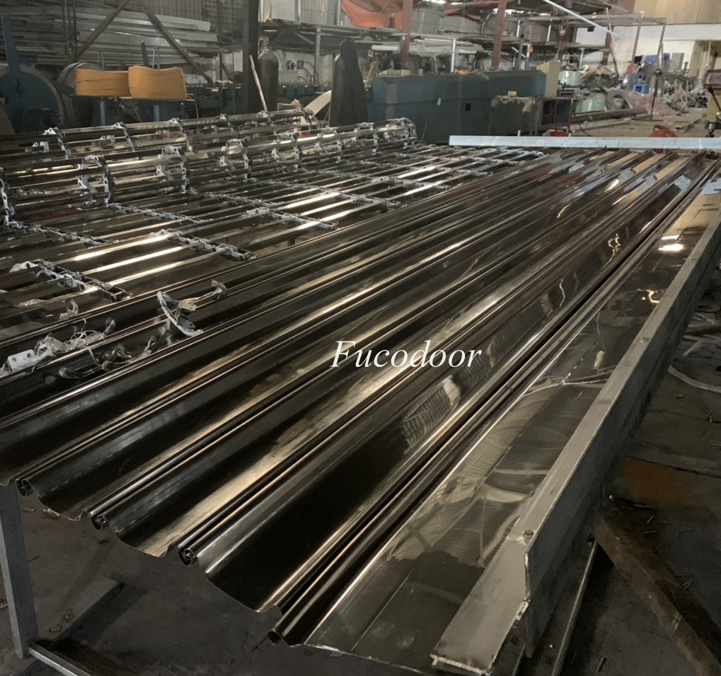 Cửa cuốn lưới song ngang inox vuông, cửa cuốn khớp thoáng 20x20