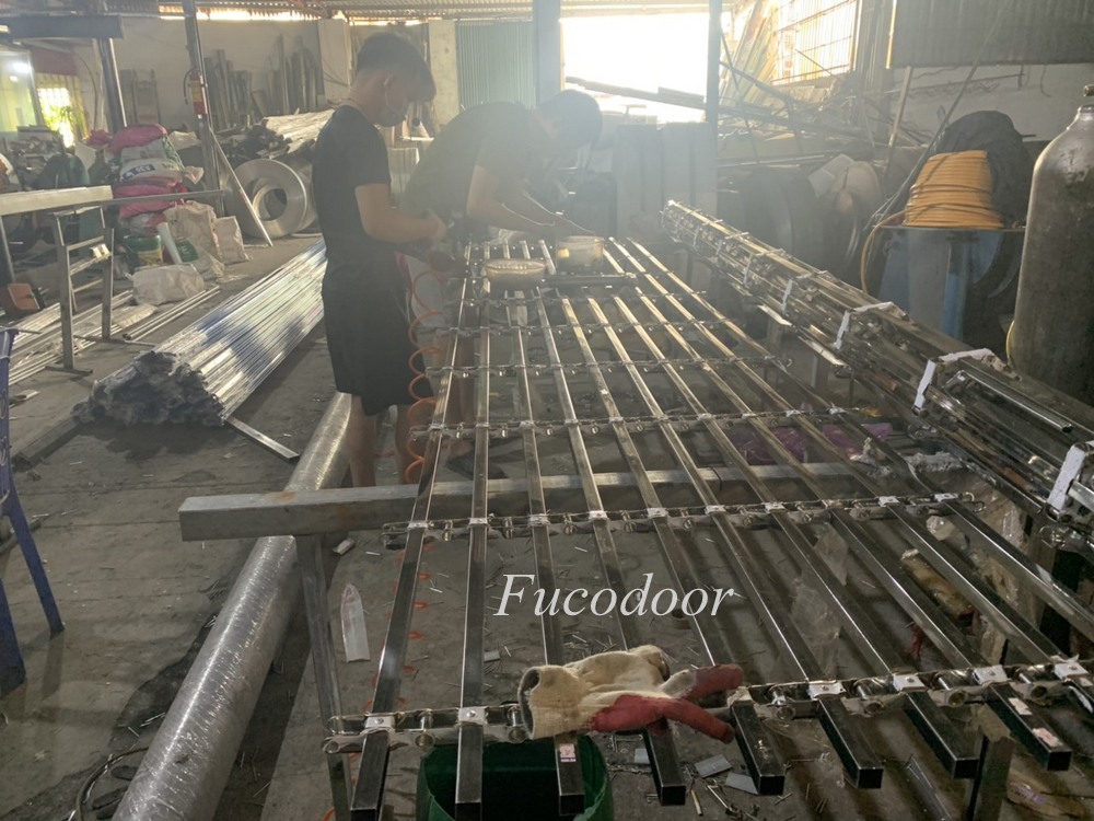 Cửa cuốn Song ngang INOX 304, Giá cửa cuốn lưới song ngang, cửa cuốn ngang