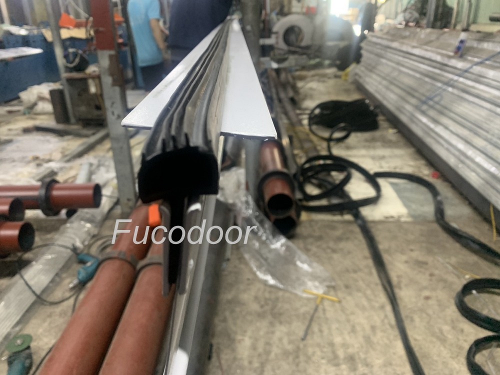 Cửa cuốn mắt võng sơn tĩnh điện ống phi 15.9mm