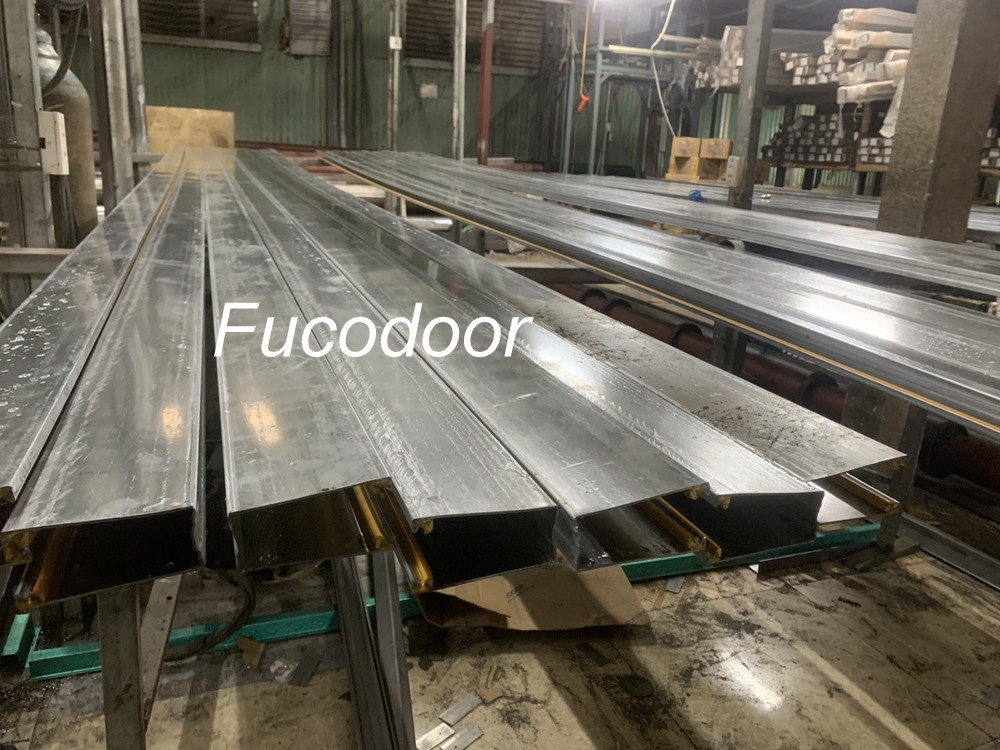Cửa cuốn lưới song ngang inox vuông, cửa cuốn khớp thoáng 20x20, cửa cuốn khớp thoáng phi 19