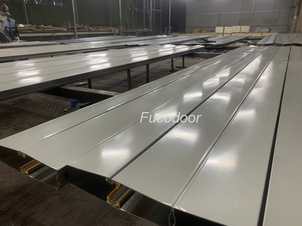 Cửa cuốn lưới song ngang inox vuông, cửa cuốn khớp thoáng 20x20, cửa cuốn khớp thoáng phi 19