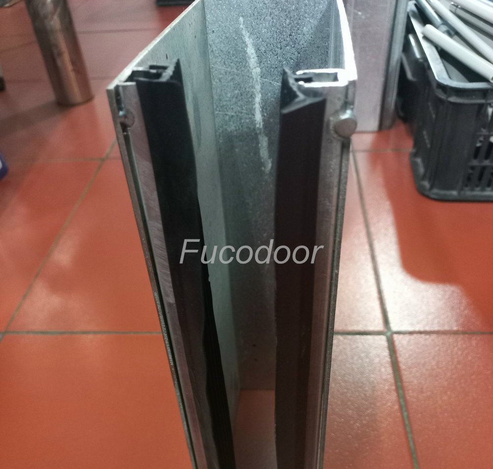 Cửa cuốn siêu trường INOX độ dầy 1.6ly, ray có zoong bản 200mm