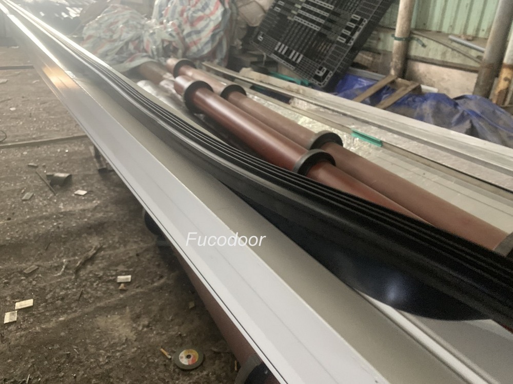 Cửa cuốn song ngang sơn tĩnh điện ống tròn phi 19 dầy 1.1ly, và ray 200mm