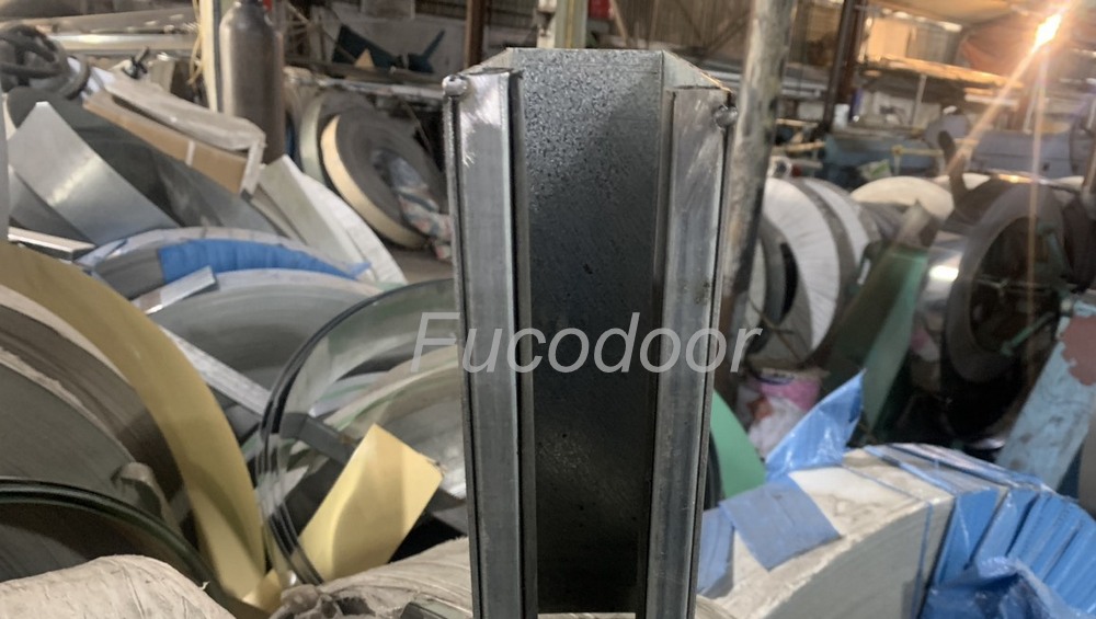Cửa cuốn lưới song ngang inox vuông, cửa cuốn khớp thoáng 20x20, cửa cuốn khớp thoáng phi 19