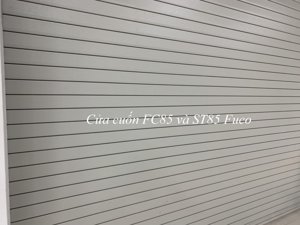 Cửa cuốn chống cháy bằng thép được thiết kế tự động đóng trong trường hợp hỏa hoạn và tự động ngăn chặn sự lan truyền của ngọn lửa (khói)