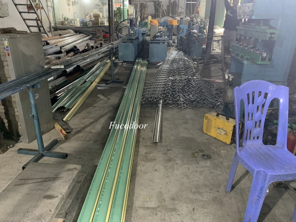 Cửa kéo tôn màu 