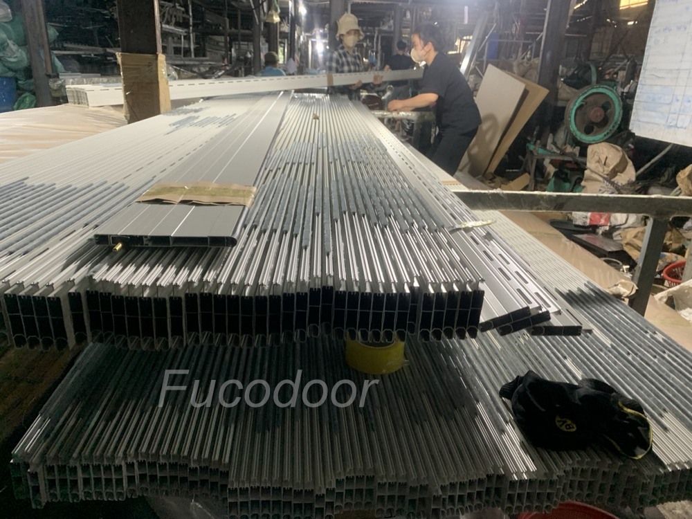 Cửa cuốn nhôm khe thoáng motor tại Quảng Trị