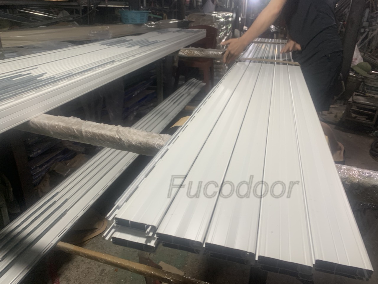 Cửa cuốn nhôm khe thoáng motor tại Lạng Sơn