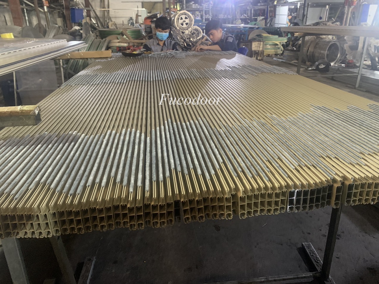 Cửa cuốn nhôm khe thoáng motor tại Hưng Yên
