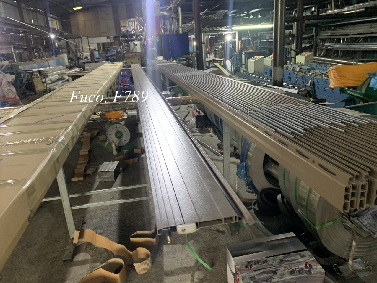 Rolling doors have airy slits, German rolling doors have airy slits