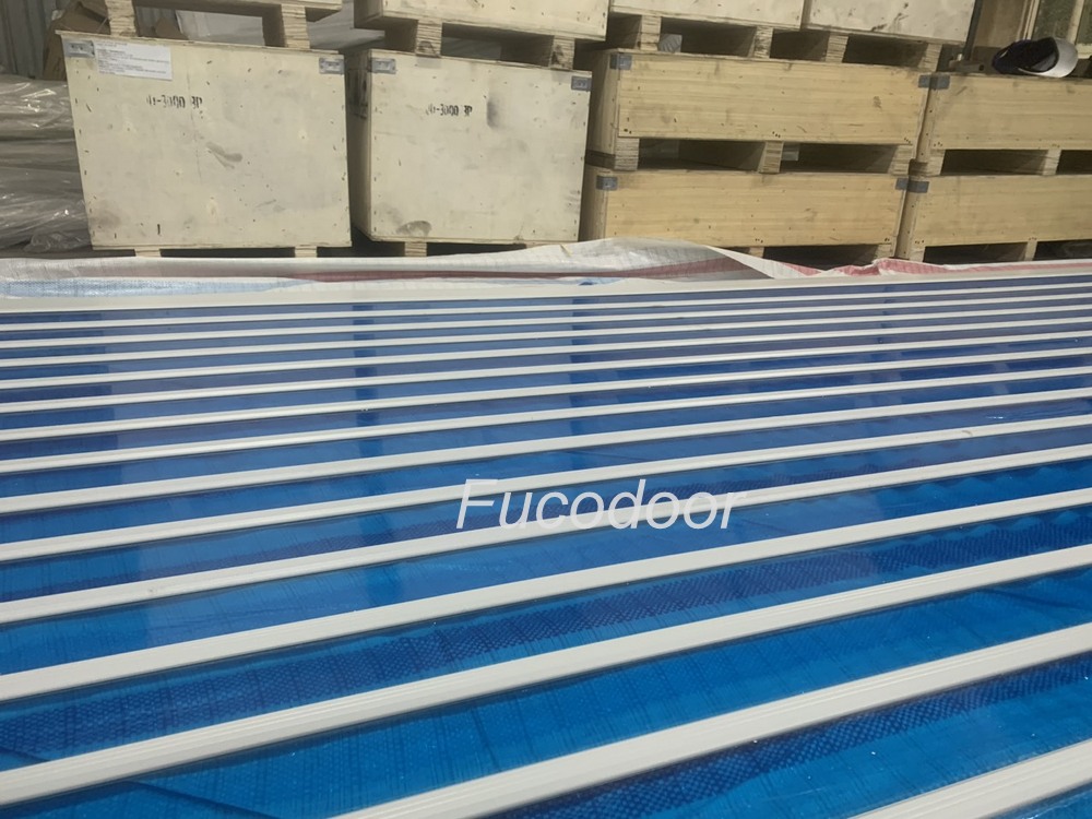Cửa cuốn trong suốt Polycarbonate 