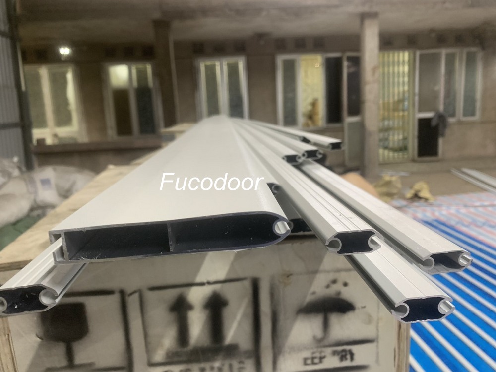 Cửa cuốn trong suốt Polycarbonate mẫu liền