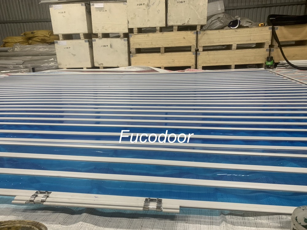 Cửa cuốn trong suốt Polycarbonate mẫu liền