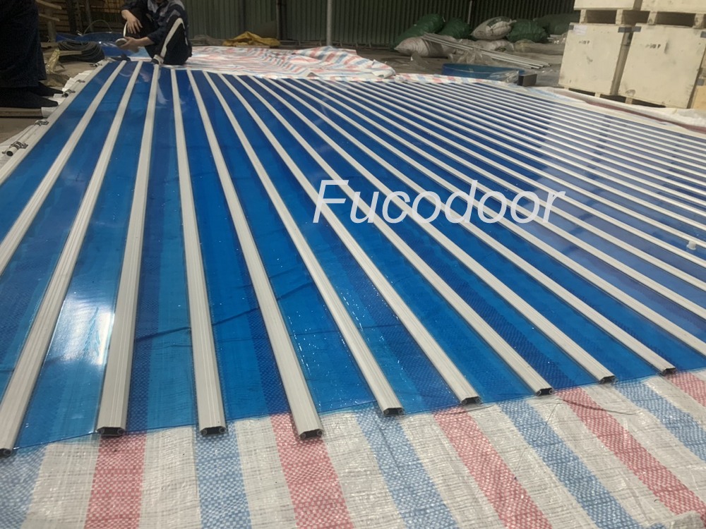 cửa cuốn trong suốt polycarbonate tại hà nội