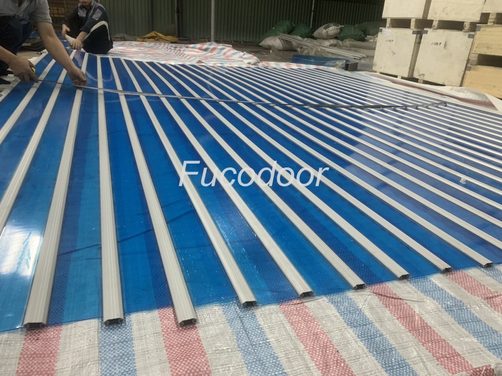 cửa cuốn trong suốt polycarbonate tại hà nội