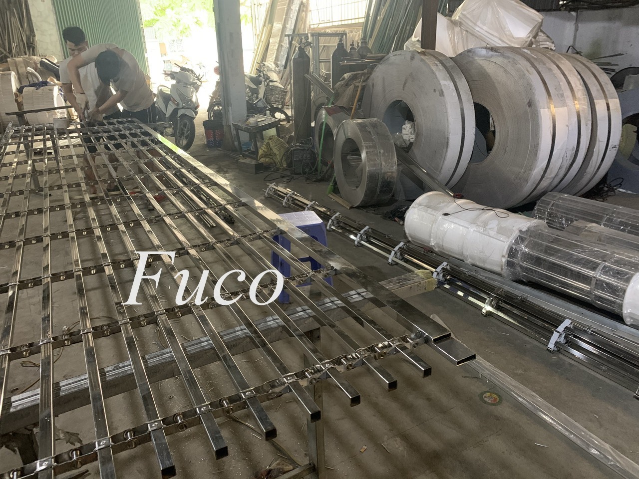 Cửa cuốn song ngang hộp 20x20, INOX 201 và INOX 304