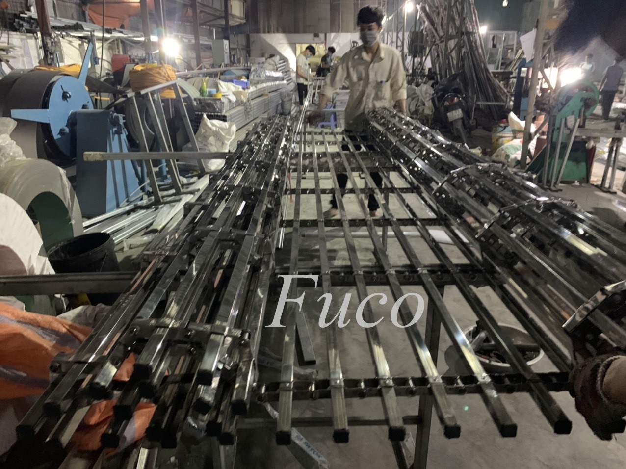 Cửa cuốn song ngang hộp 20x20, INOX 201 và INOX 304