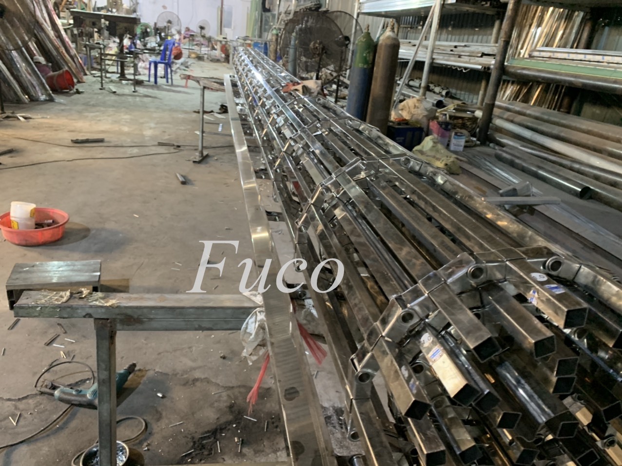 Cửa cuốn song ngang hộp 20x20, INOX 201 và INOX 304