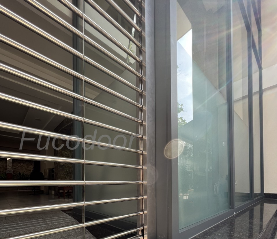Cửa cuốn song ngang ống lồng INOX 304 Xếp Thẳng