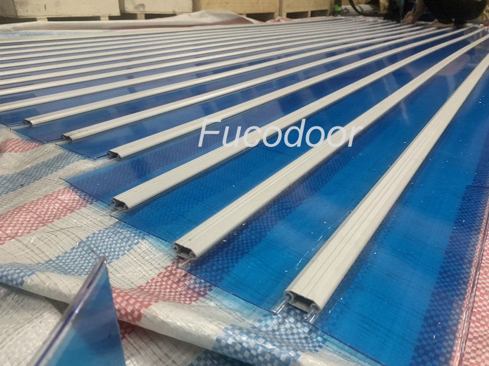 cửa cuốn trong suốt polycarbonate tại Fucodoor