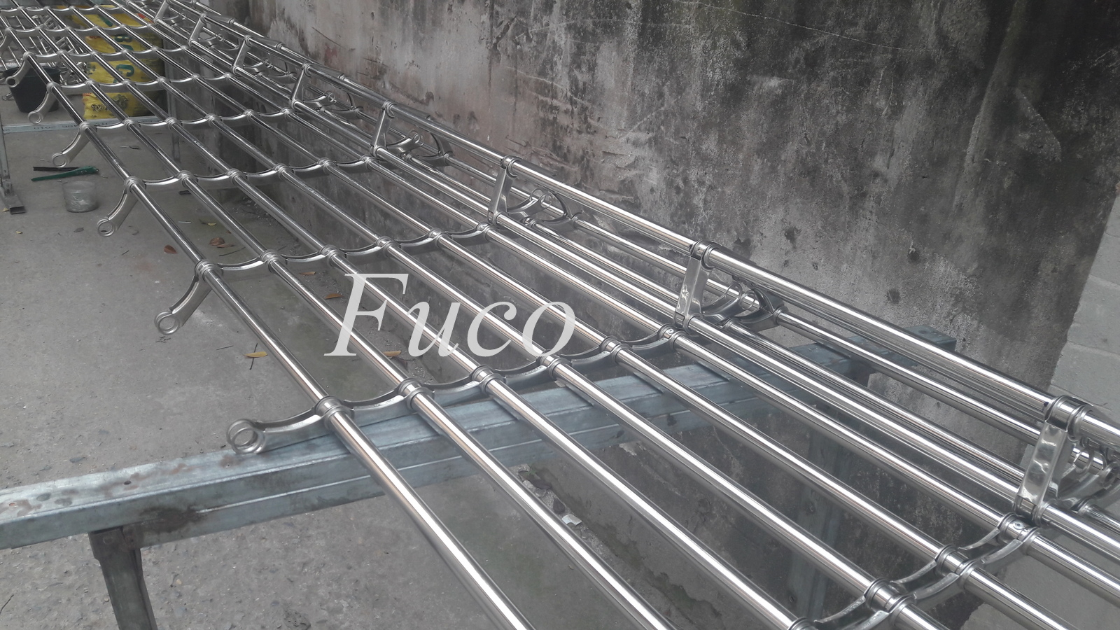 Cửa cuốn song ngang hộp 20x20, INOX 201 và INOX 304