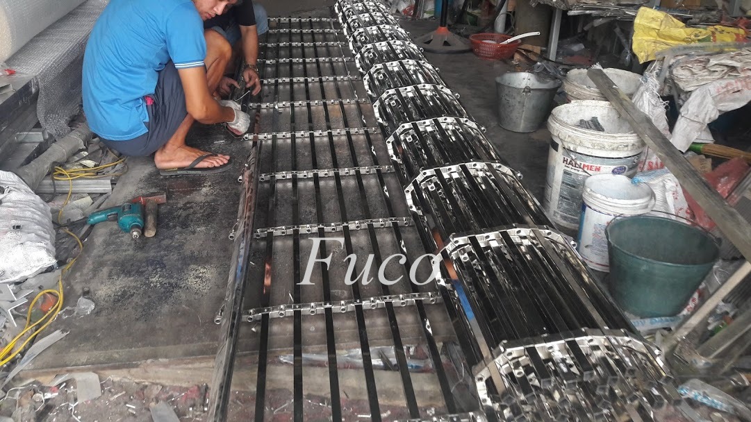 Cửa cuốn song ngang hộp 20x20, INOX 201 và INOX 304