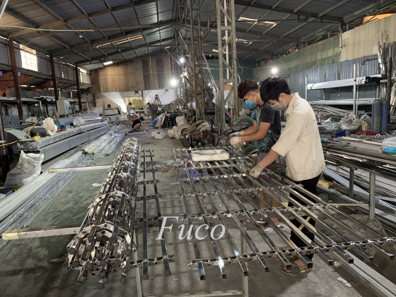 Cửa cuốn song ngang hộp 20x20, INOX 201 và INOX 304