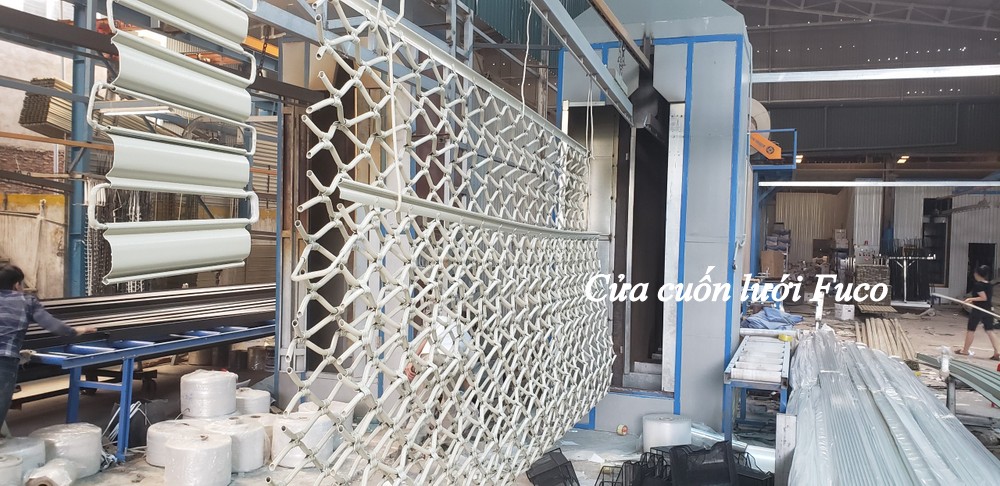Cửa cuốn mắt võng sơn tĩnh điện và INOX 304
