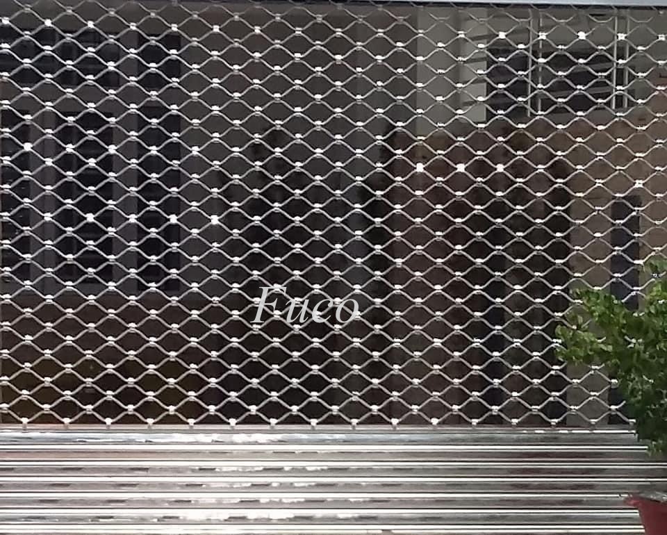 Cửa cuốn mắt võng sơn tĩnh điện và INOX 304