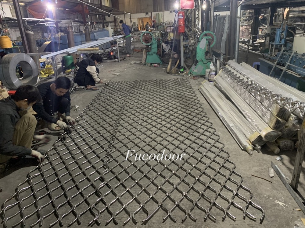 Cửa cuốn mắt võng inox 304, và sơn tĩnh điện