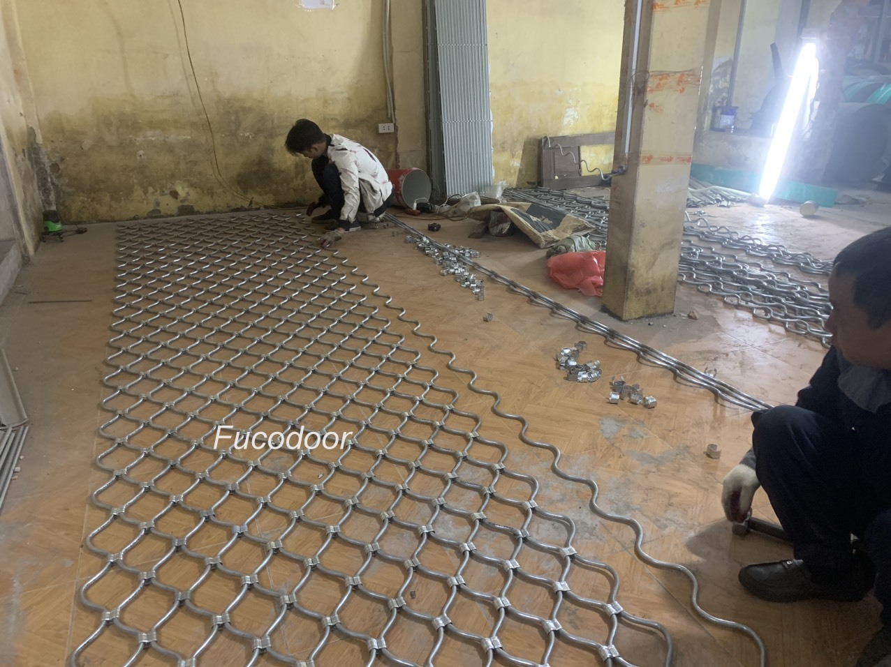 Cửa cuốn mắt võng sơn tĩnh điện phi 12.7
