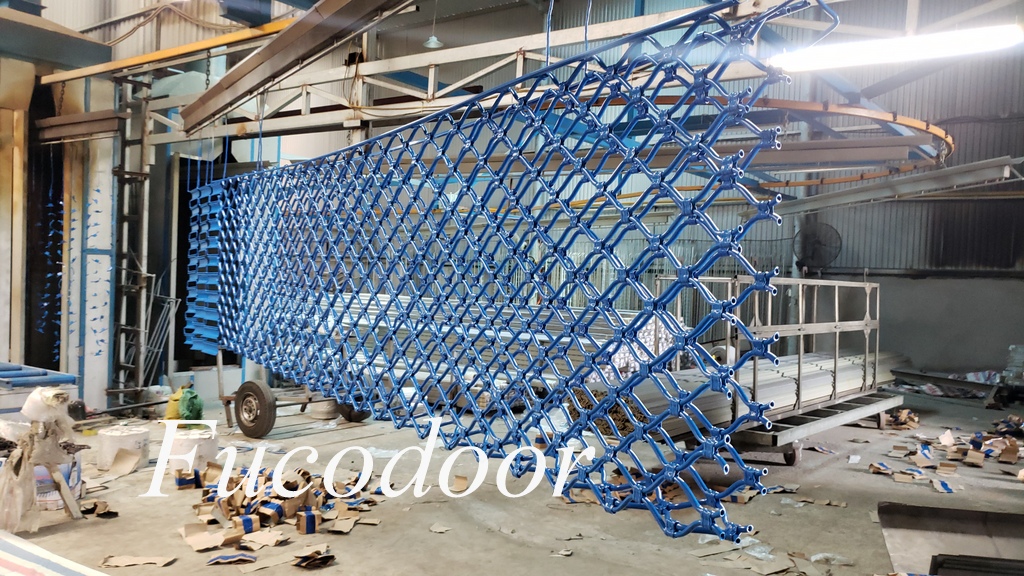 Báo giá cửa cuốn lưới mắc võng, mắt cáo rẻ đẹp, Cung cấp cửa cuốn mắt võng, cửa cuốn dạng lưới bảo vệ bằng thép