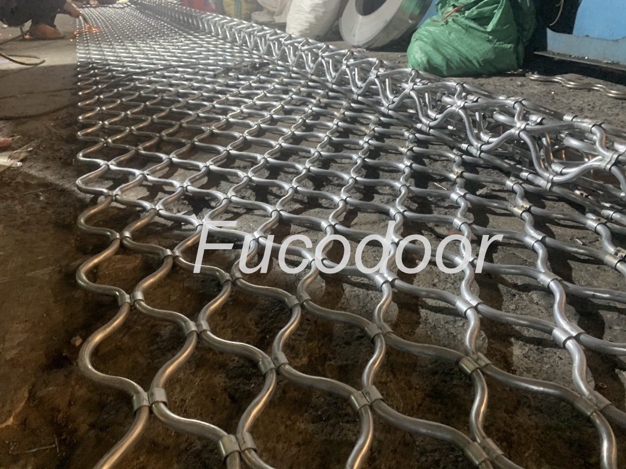 Cửa cuốn mắt võng inox 304, và sơn tĩnh điện
