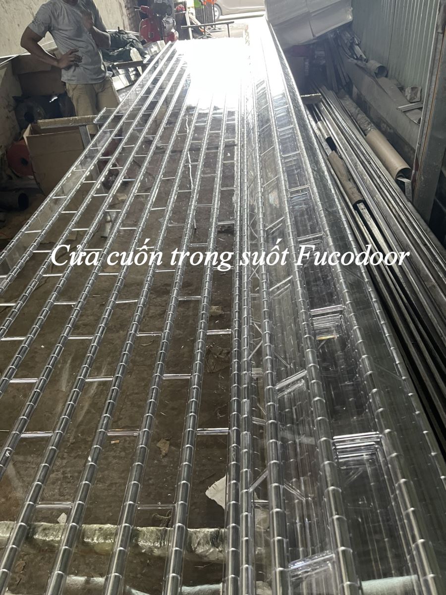 Cửa cuốn Polycacbonate xuyên sáng