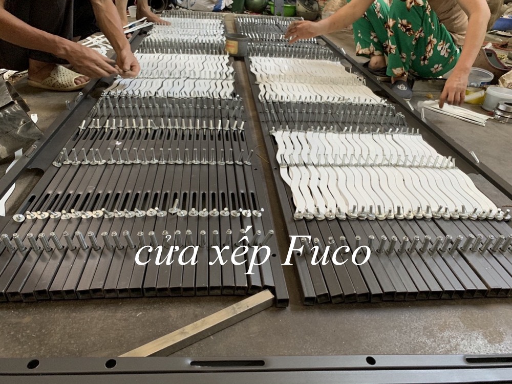 giá cửa xếp hộp kẽm