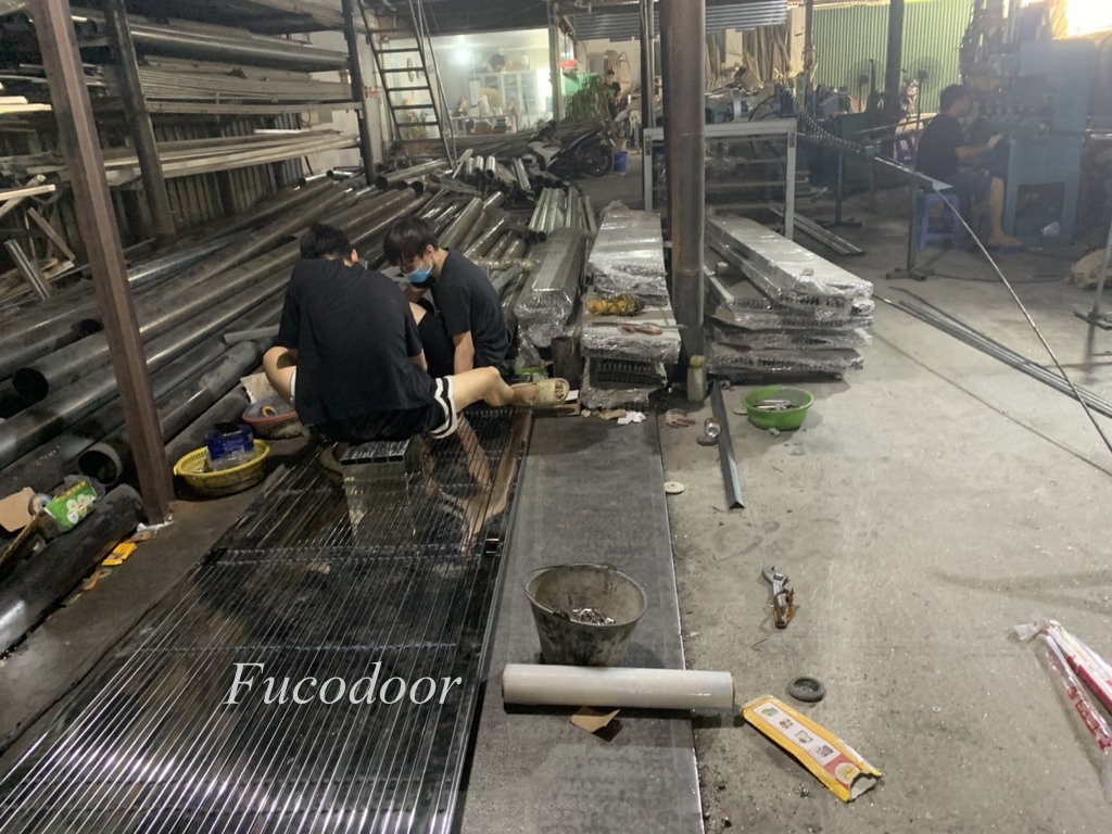 cửa xếp inox hộp, cửa xếp inox u