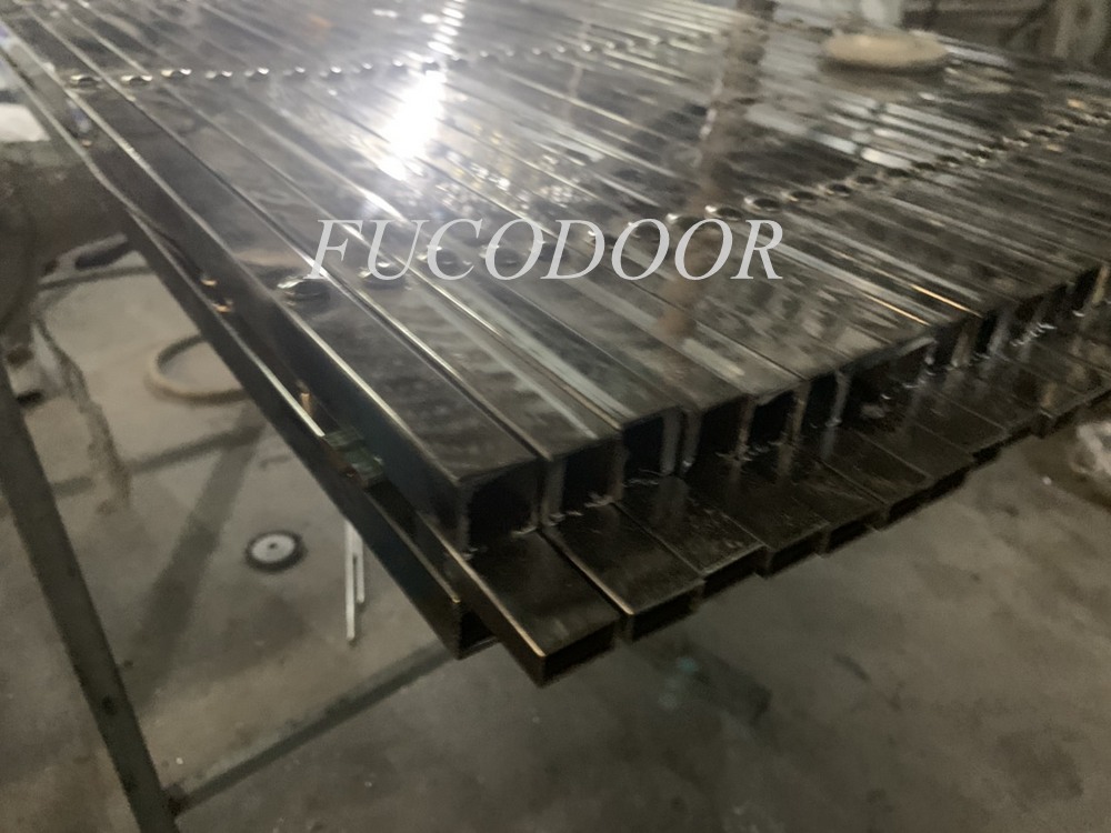 cửa xếp inox hộp, cửa xếp inox u