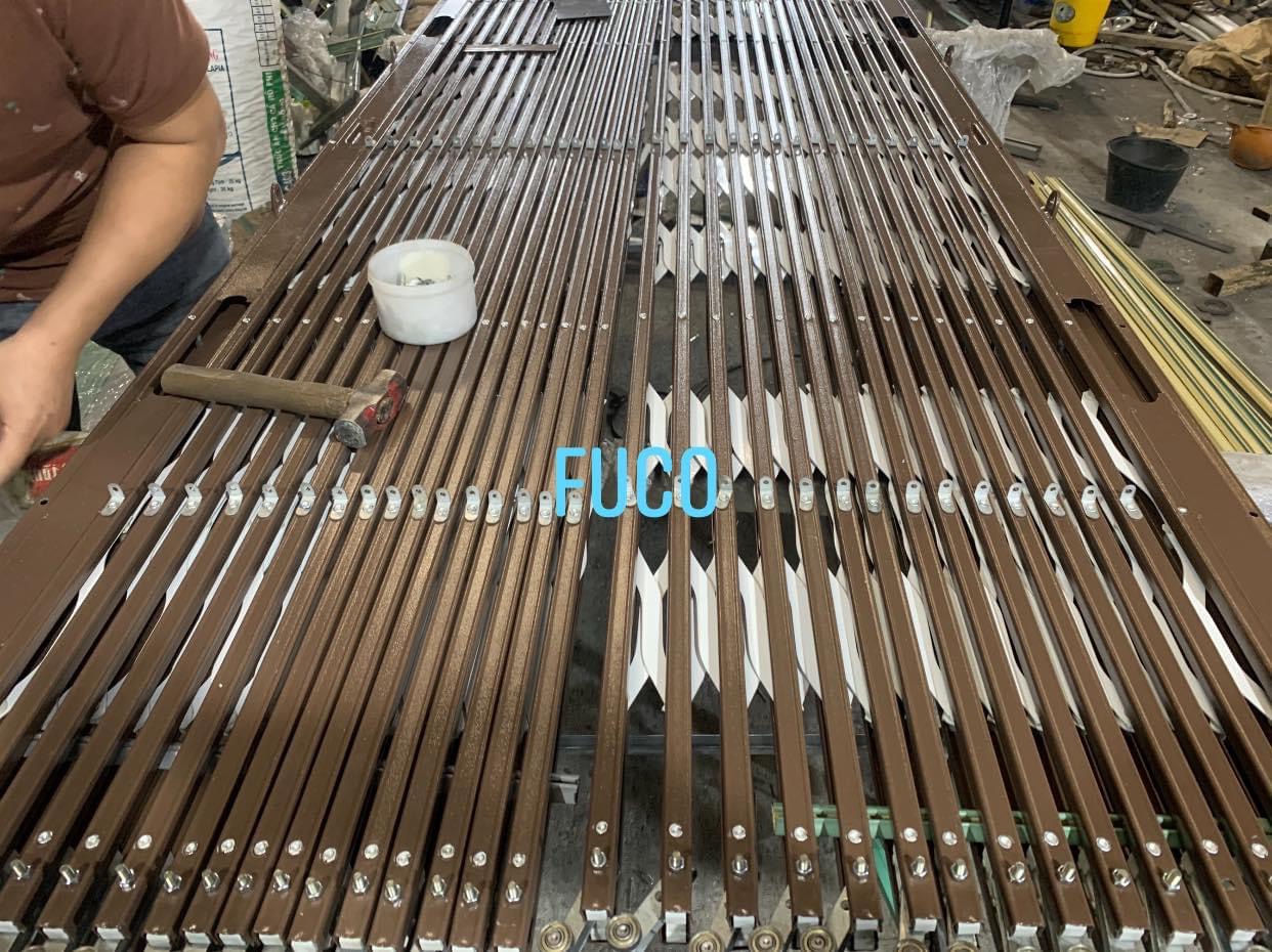 cửa xếp u đúc mạ màu, cửa xếp u đúc tán vỉ