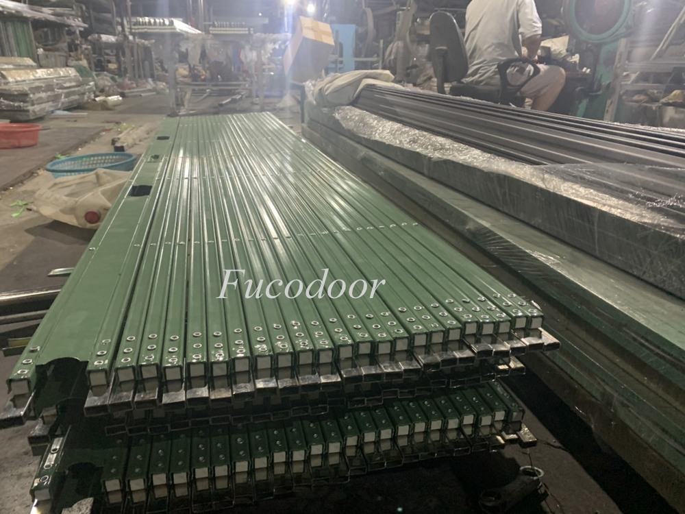 cửa xếp u đúc mạ màu, cửa xếp u đúc tán vỉ