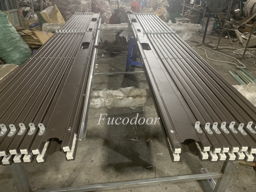 cửa xếp u đúc mạ màu, cửa xếp u đúc tán vỉ