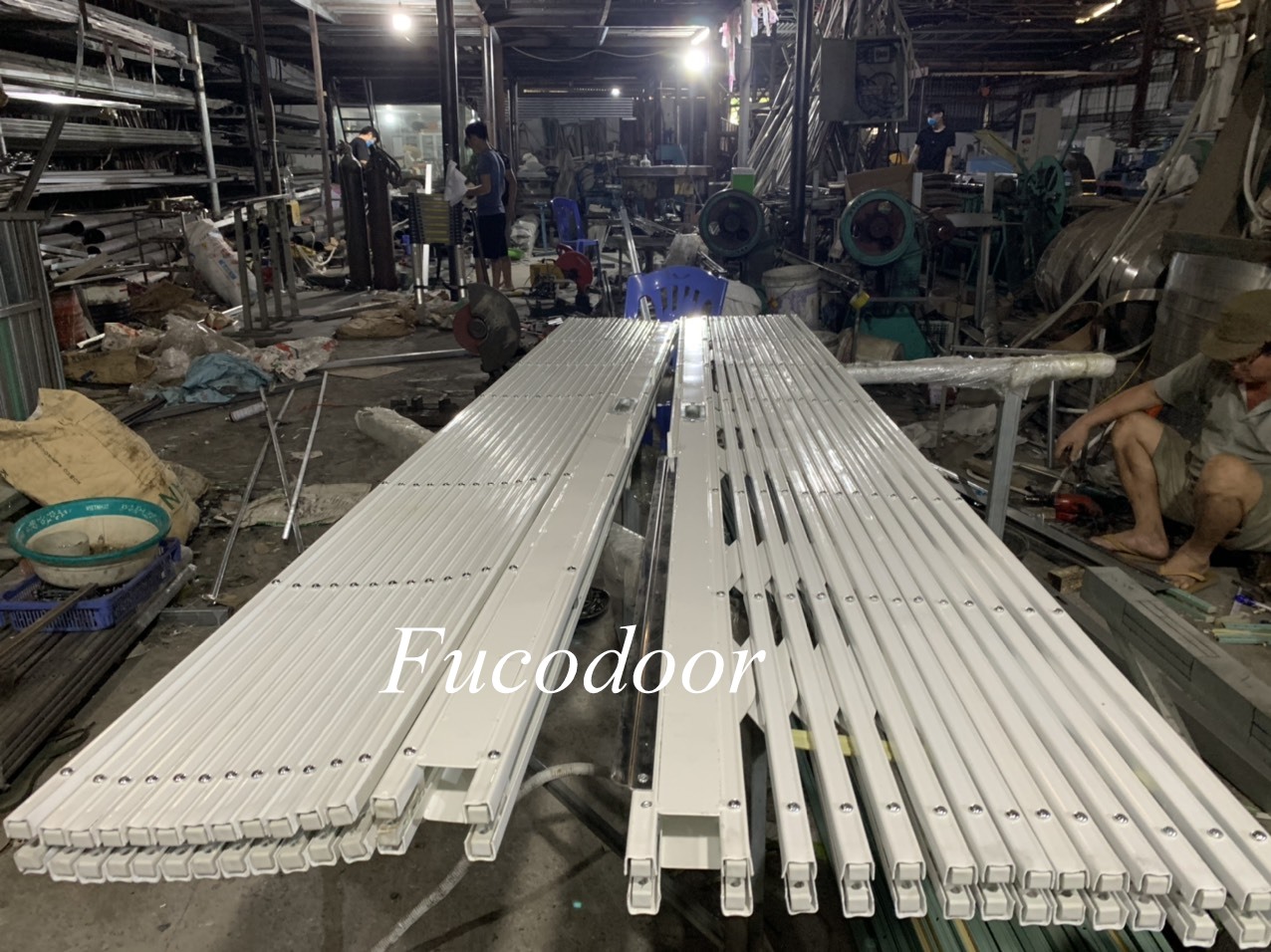 cửa xếp u đúc mạ màu, cửa xếp u đúc tán vỉ