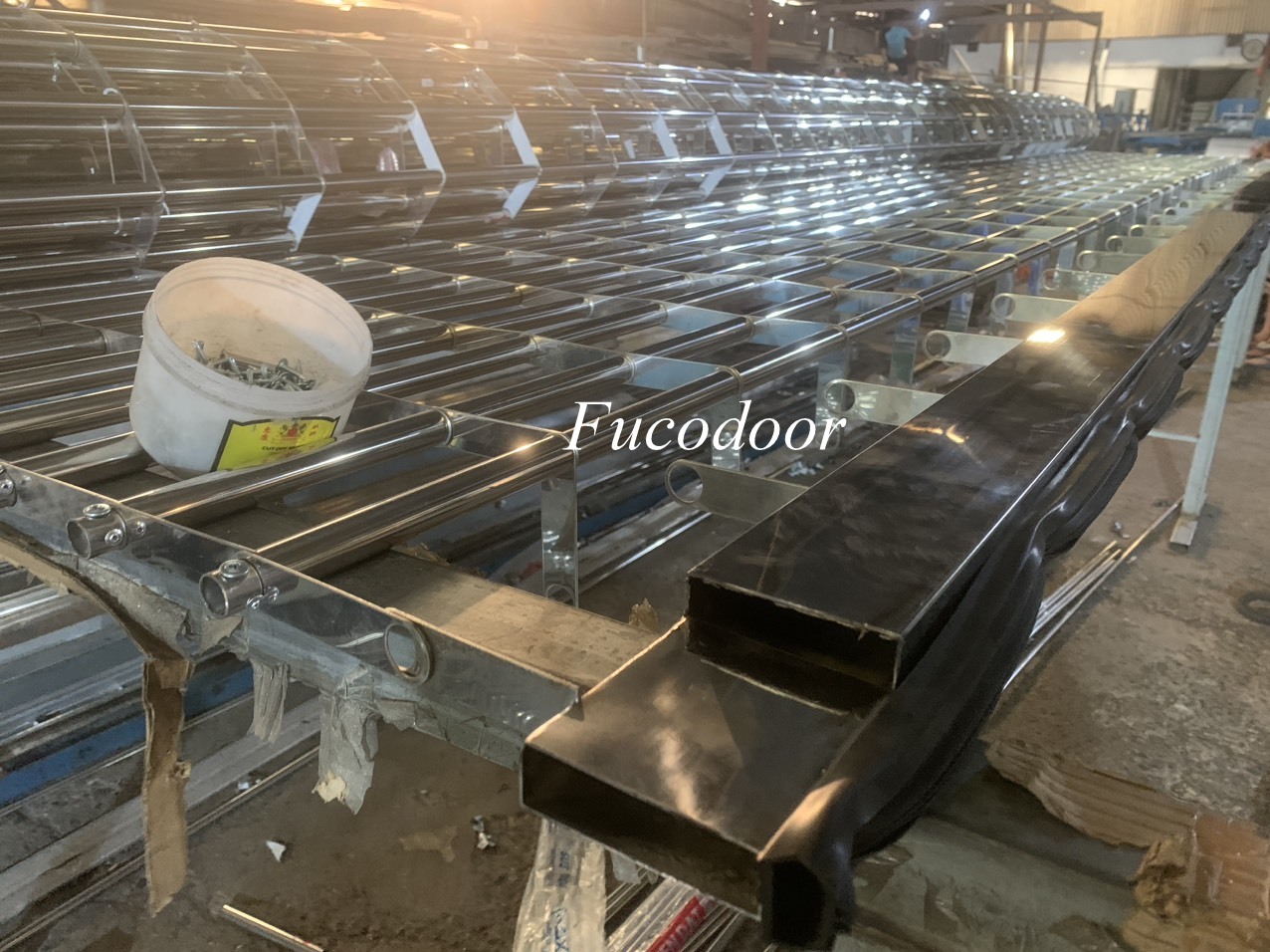 Cửa cuốn song ngang ống lồng INOX 304 Xếp Thẳng
