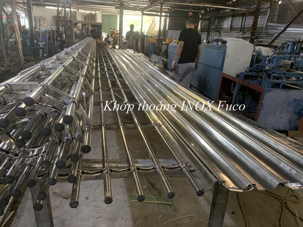 Cửa cuốn lưới song ngang inox vuông, cửa cuốn khớp thoáng 20x20, cửa cuốn khớp thoáng phi 19 tại Đà Nẵng